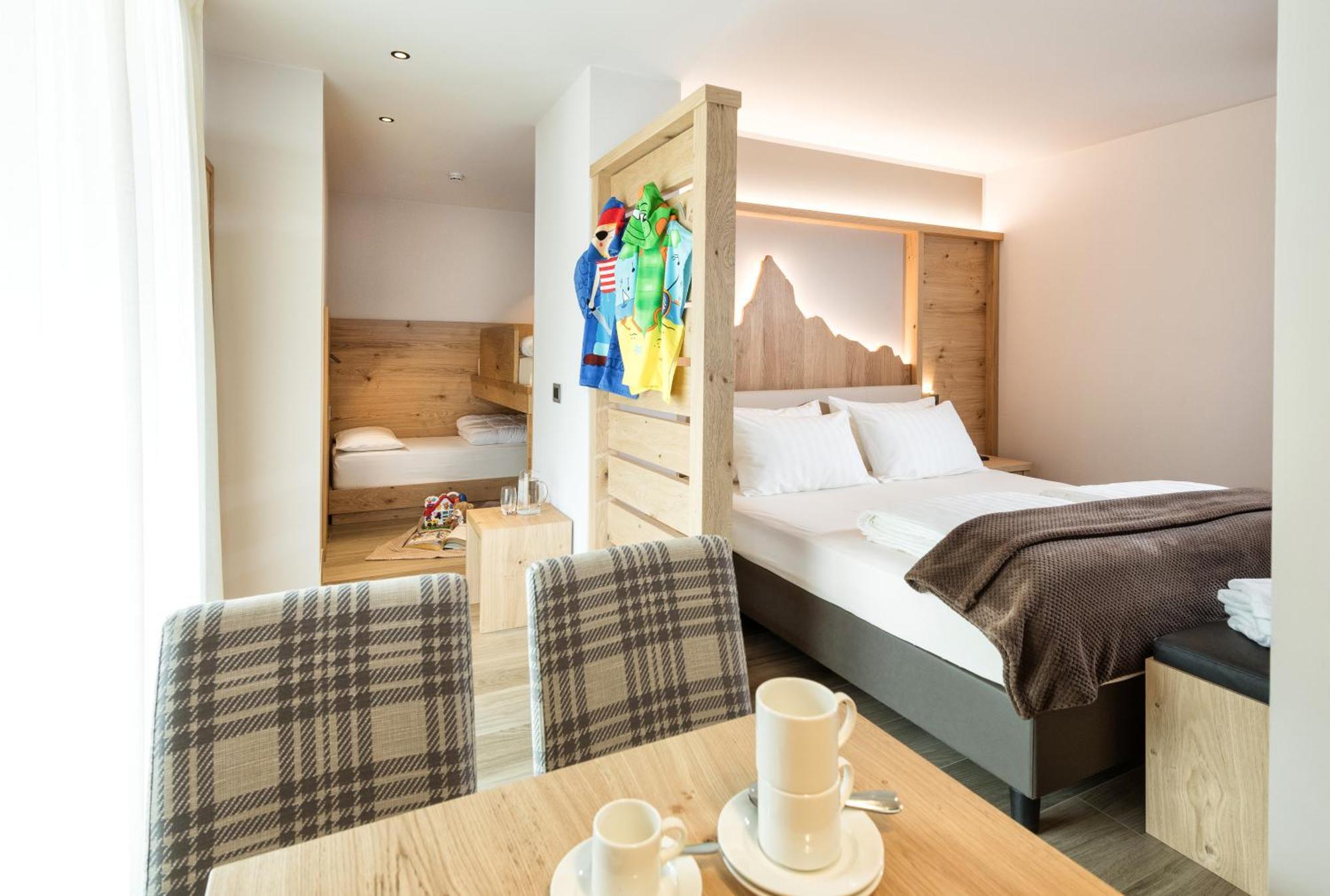 Family Serena Hotel 4*