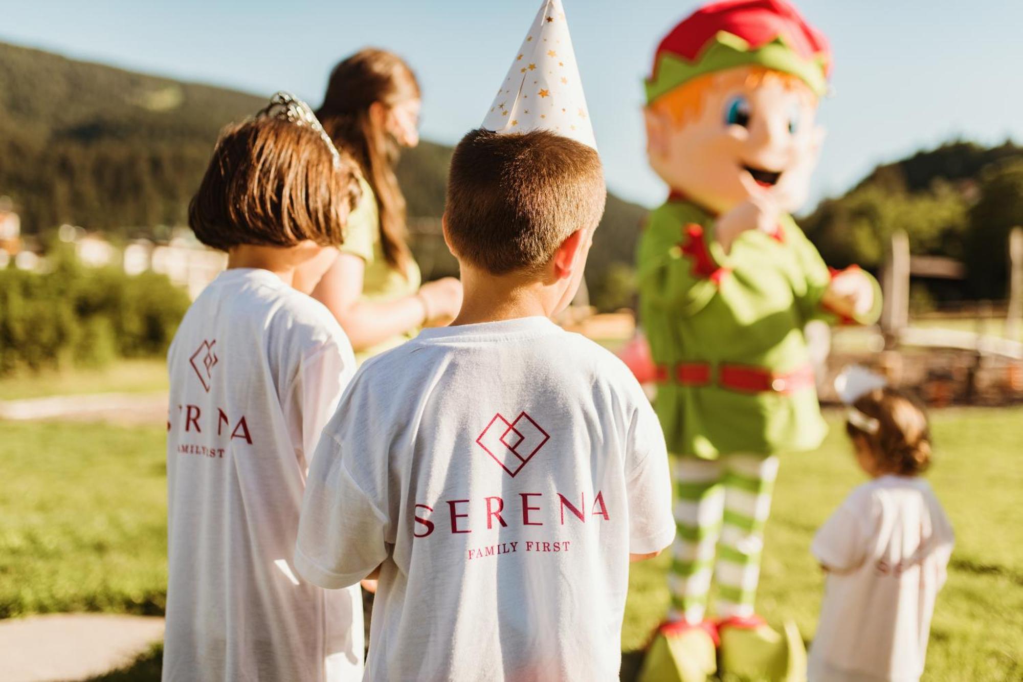 Family Serena Hotel 4*